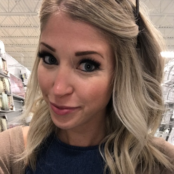 Meet your Posher, Gina - Picture 1 of 1